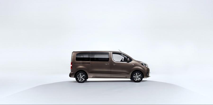  Toyota ProAce Verso 2016 года  (фото 3 из 31)